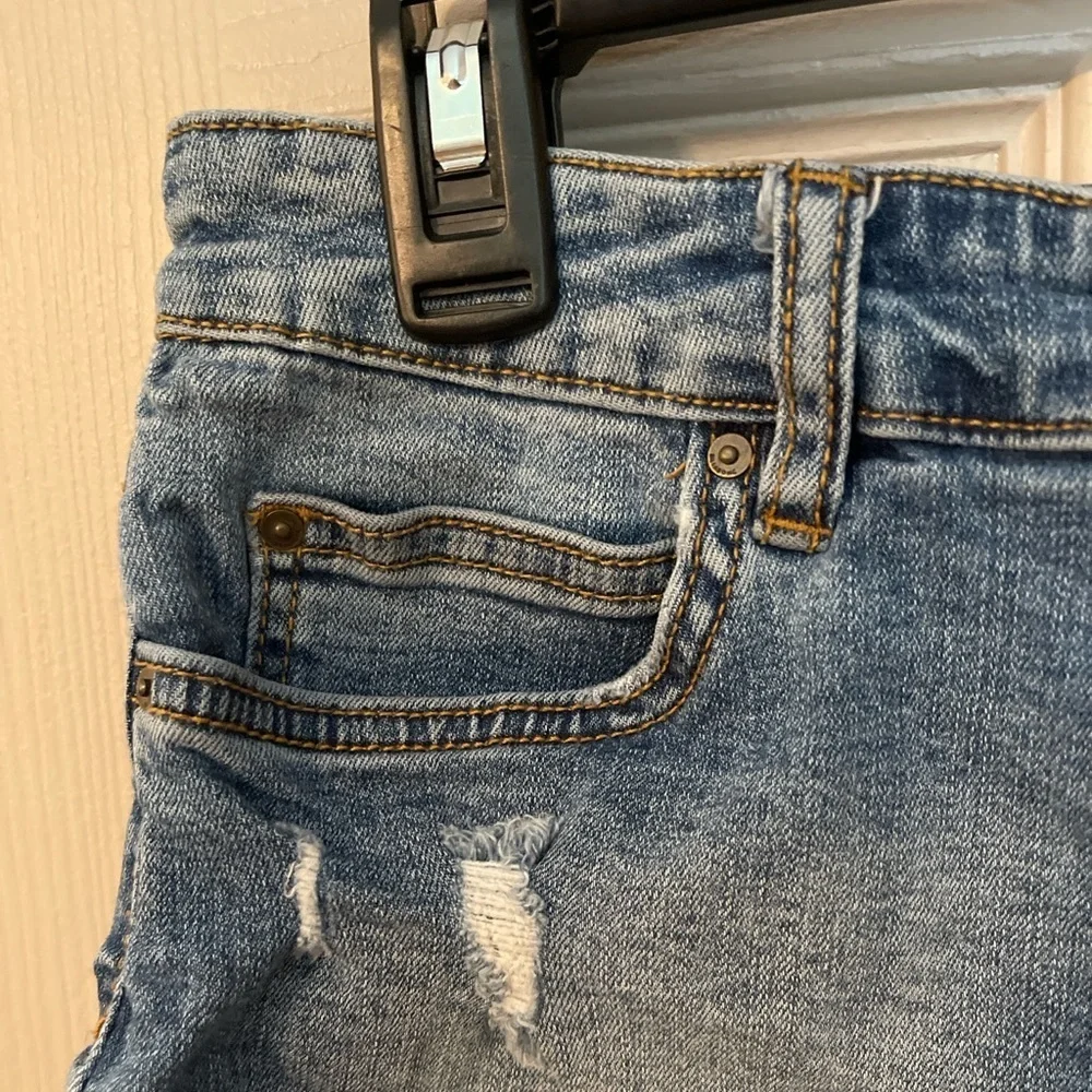 Billabong Buttoned Up button fly light wash raw hem distressed 5 pocket short 29